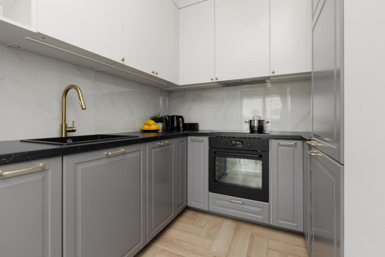 Stylish Apartment Kolejowa & Parking & Balcony By Noclegi Renters Warsaw Ngoại thất bức ảnh