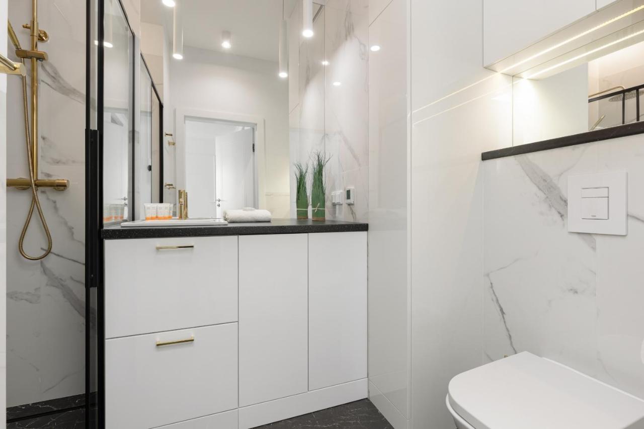 Stylish Apartment Kolejowa & Parking & Balcony By Noclegi Renters Warsaw Ngoại thất bức ảnh