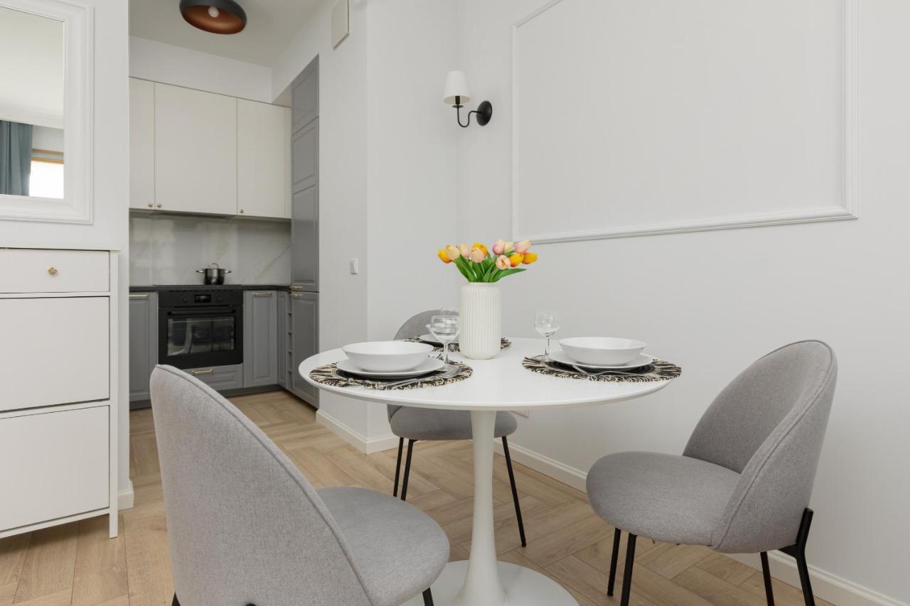 Stylish Apartment Kolejowa & Parking & Balcony By Noclegi Renters Warsaw Ngoại thất bức ảnh