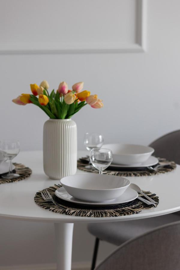 Stylish Apartment Kolejowa & Parking & Balcony By Noclegi Renters Warsaw Ngoại thất bức ảnh